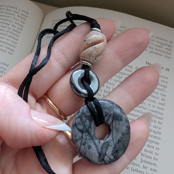 Elegant Black and Gray Pendant Necklace - Picture 6 of 6
